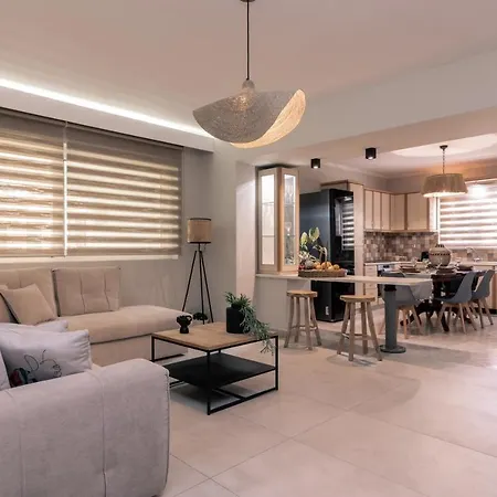 Fratelli Villa, With Heated Pool & Whirlpool, By Thinkvilla Vila *