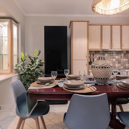 Fratelli Villa, With Heated Pool & Whirlpool, By Thinkvilla * Áyios Kírikos