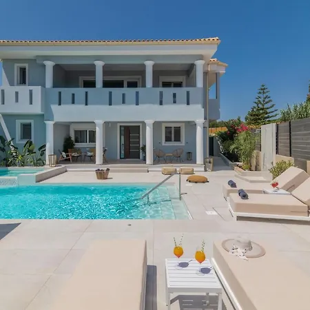 Fratelli Villa, With Heated Pool & Whirlpool, By Thinkvilla * Áyios Kírikos