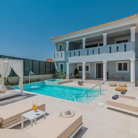 别墅 Fratelli Villa, With Heated Pool & Whirlpool, By Thinkvilla Áyios Kírikos