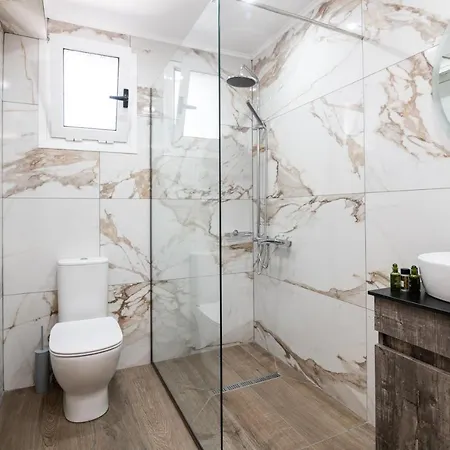 Fratelli Villa, With Heated Pool & Whirlpool, By Thinkvilla *