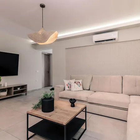 Fratelli Villa, With Heated Pool & Whirlpool, By Thinkvilla * Áyios Kírikos