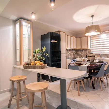 Fratelli Villa, With Heated Pool & Whirlpool, By Thinkvilla 빌라 *