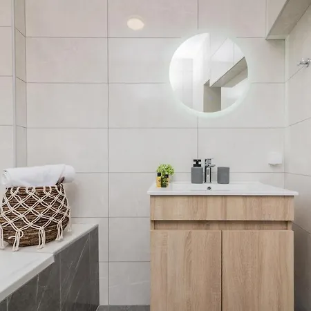 וילה Fratelli Villa, With Heated Pool & Whirlpool, By Thinkvilla *