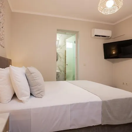 Fratelli Villa, With Heated Pool & Whirlpool, By Thinkvilla *